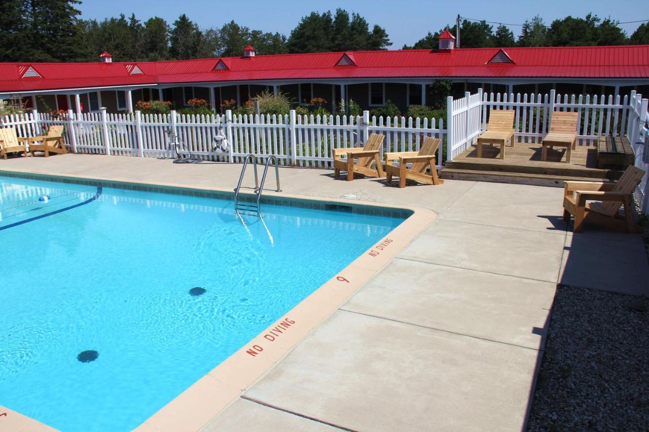 Mackinac Lake Trail Motel Макино Сити Стая снимка
