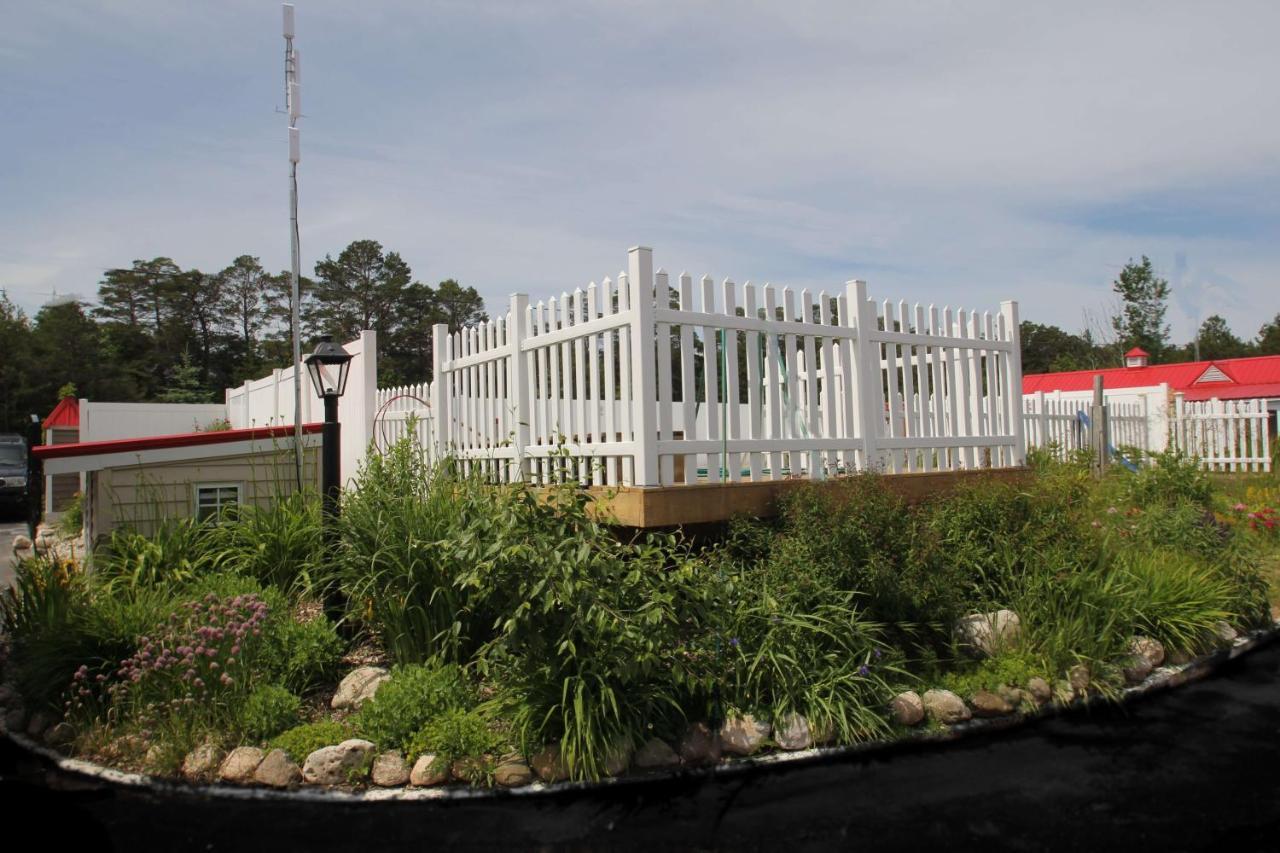 Mackinac Lake Trail Motel Макино Сити Стая снимка