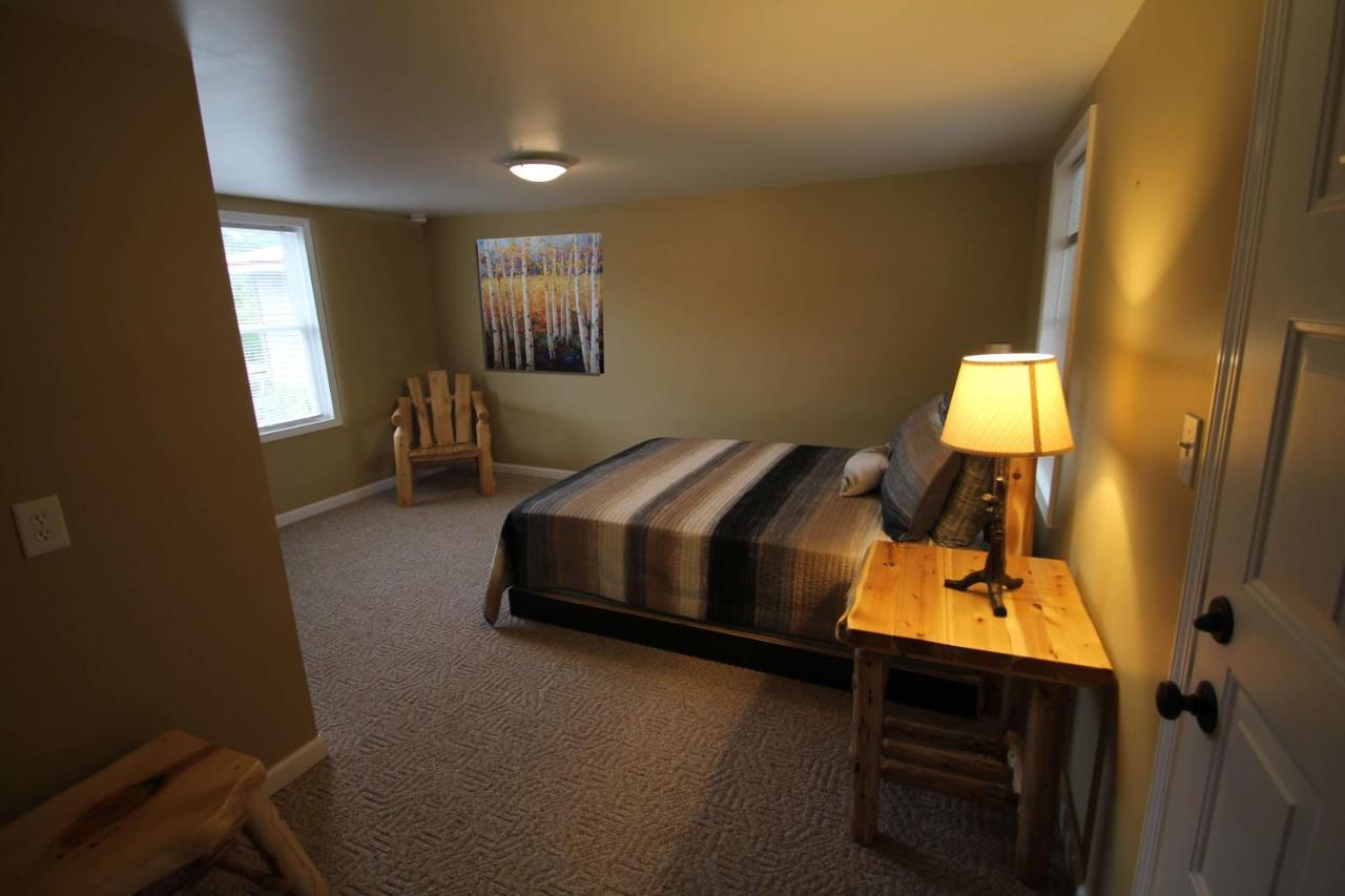 Mackinac Lake Trail Motel Макино Сити Стая снимка