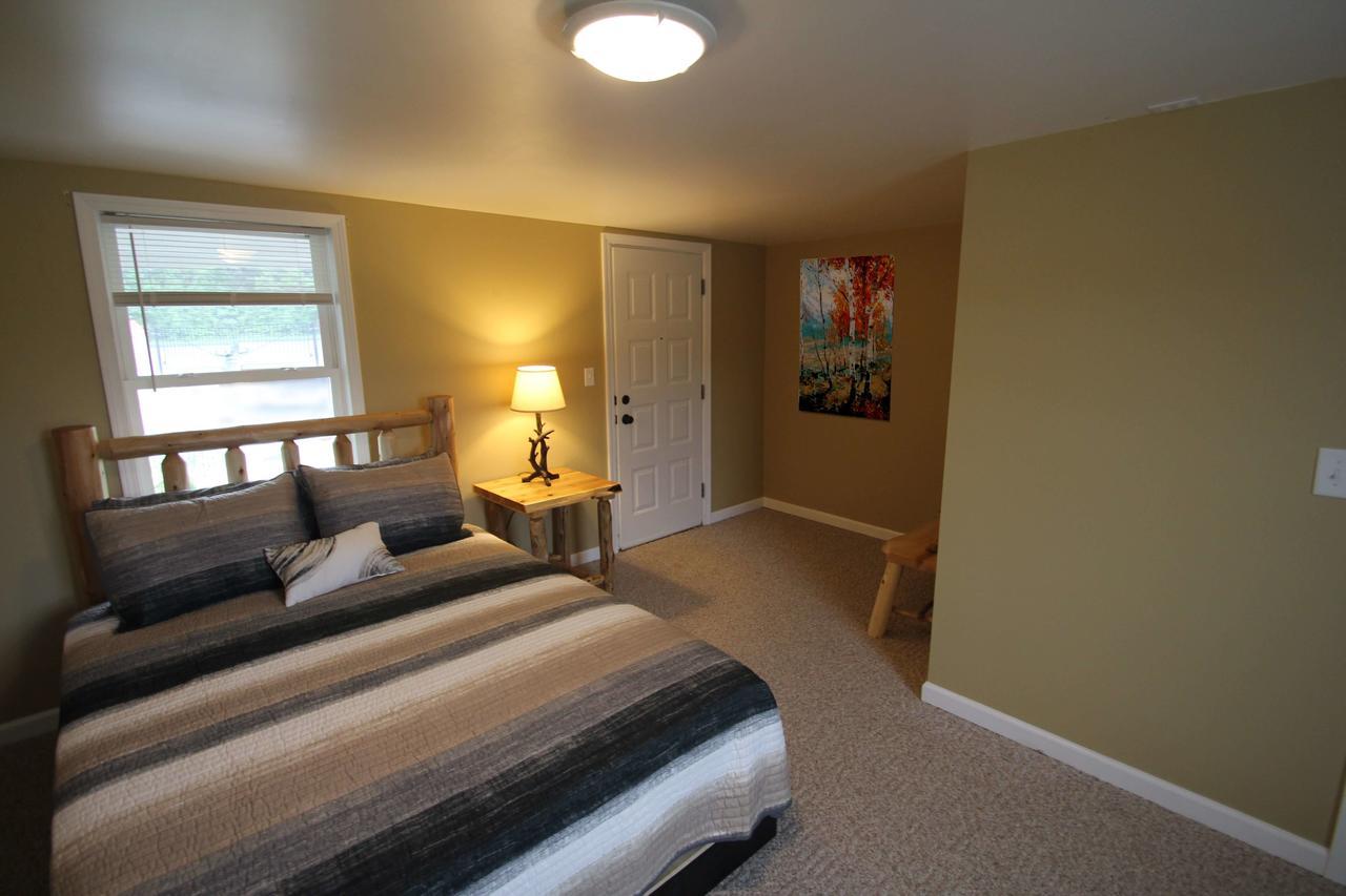 Mackinac Lake Trail Motel Макино Сити Екстериор снимка
